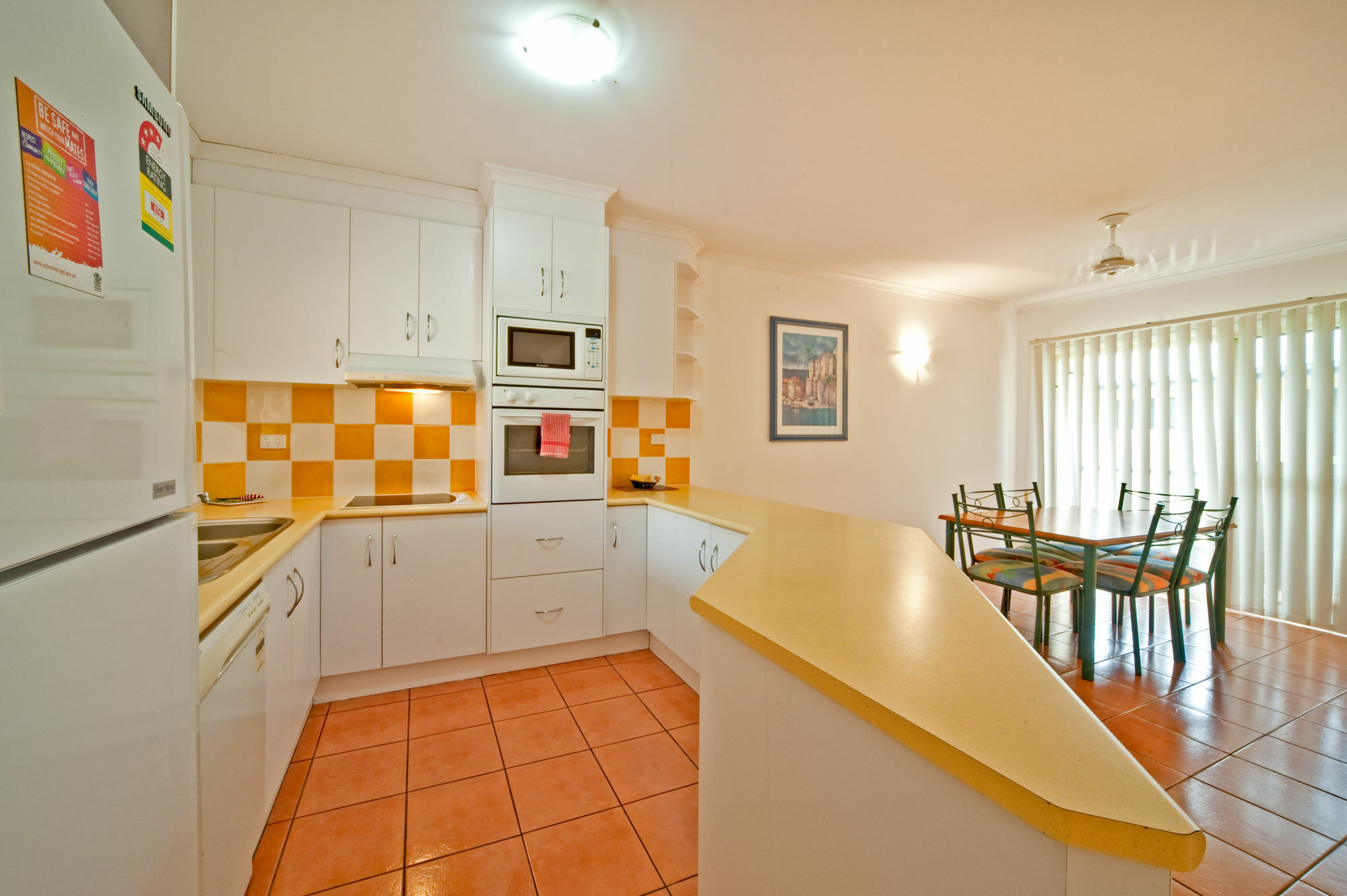 At Beach Court Holiday Villas Эйрли-Бич Экстерьер фото